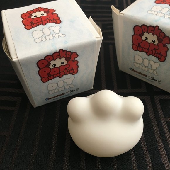 NWOT Two Shawnimals Pocket Pork Dumpling DIY Vinyl - Picture 10 of 13